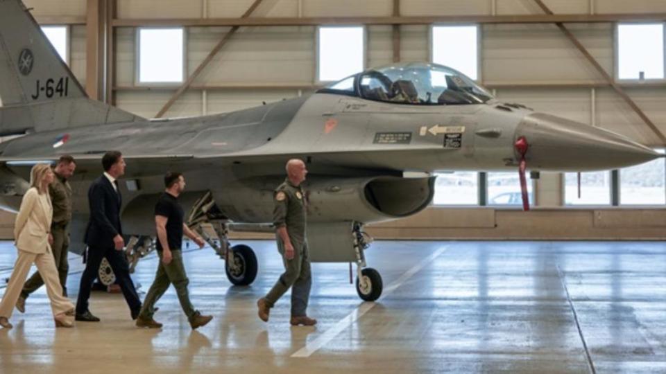 荷蘭已經點頭答應援助烏克蘭F-16戰機。（圖／翻攝自烏克蘭空軍推特）