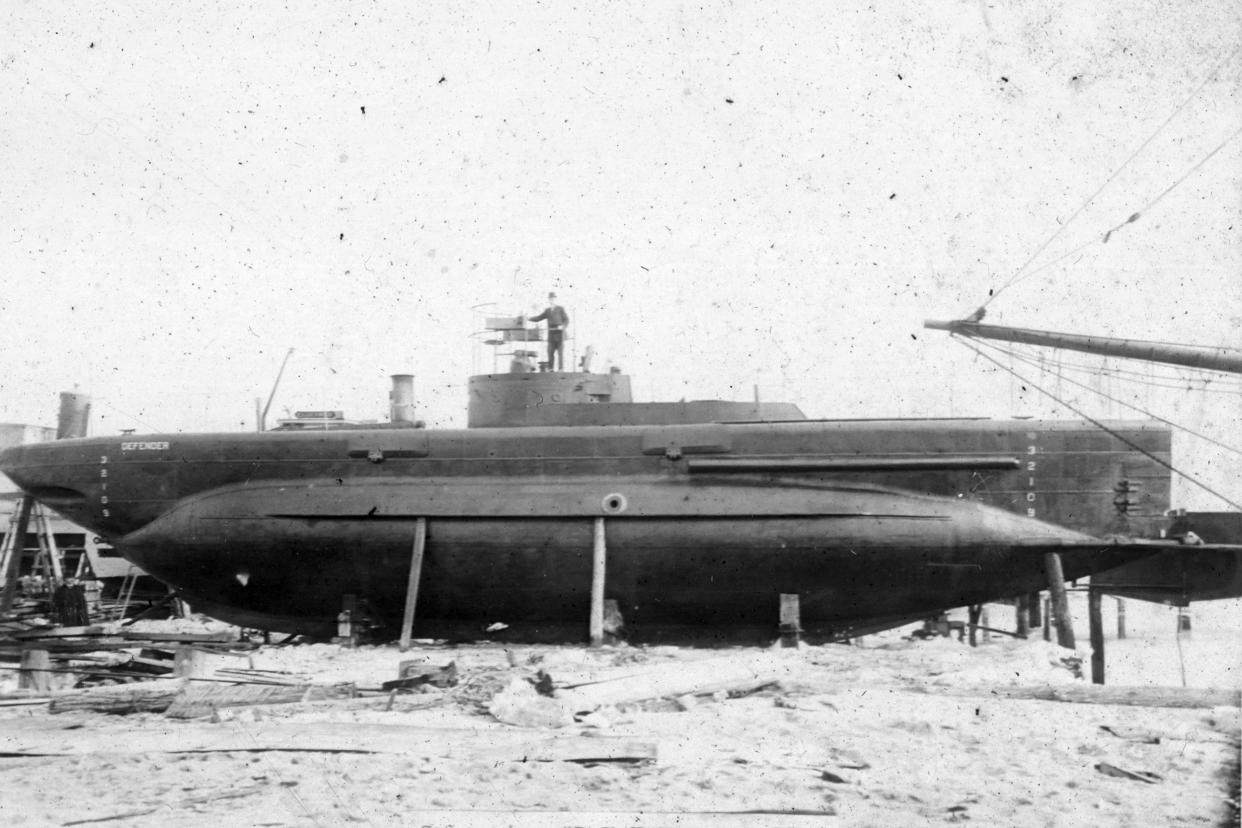 Defender at Bridgeport Connecticut in 1946. (Submarine Force Museum & Library)
