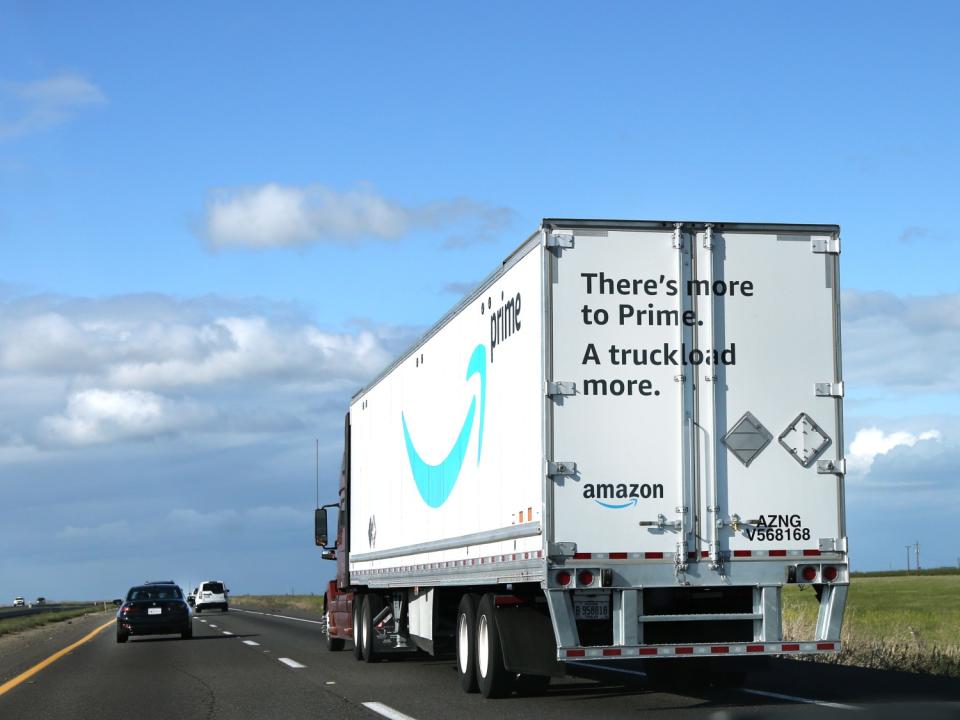 Coronavirus_Amazon truck_4614.jpg