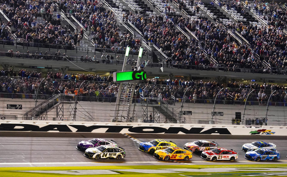 Alex Bowman (48) and William Byron (24) lead the pack for the start of the Bluegreen Vacations Duel 1 at Daytona International Speedway on Feb. 16, 2023.