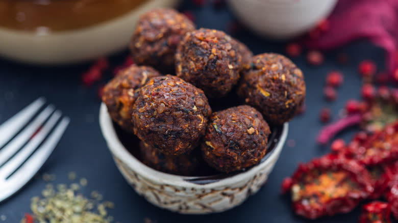 bowl of vegan meatballs