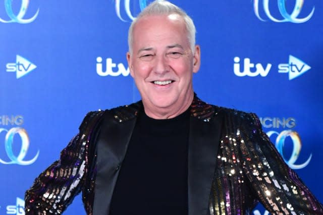 Michael Barrymore quits Dancing On Ice after breaking his wrist