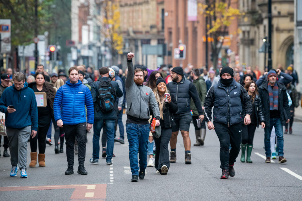 MANCHESTER, UNITED KINGDOM - 2020/11/08: Anti-lockdown protesters march on the street during the demonstration. Protests all across the country have been seen this weekend challenging the latest lockdown that was imposed on the country earlier in the week. (Photo by Kenny Brown/SOPA Images/LightRocket via Getty Images)