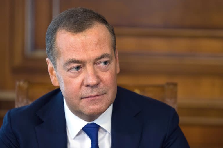 Dmitry Medvedev, expresidente ruso y actual vicepresidente del Consejo de Seguridad de Rusia, habla con la prensa en la residencia oficial en Gorki, a las afueras de Moscú, Rusia, el jueves 23 de marzo de 2023. 