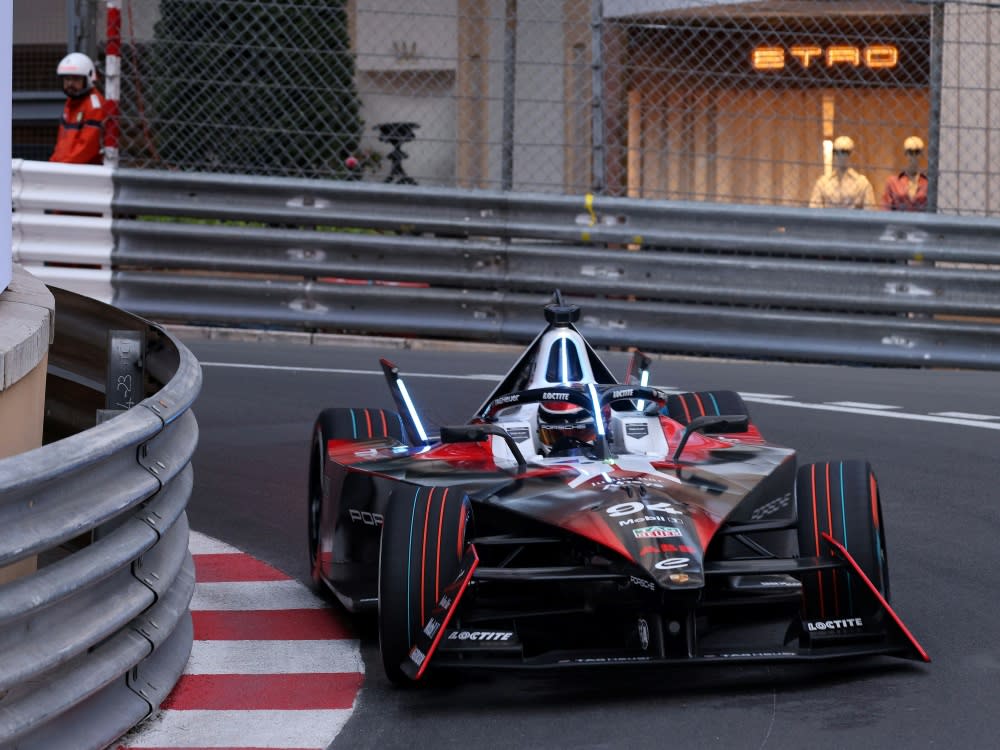 Pascal Wehrlein rast durch die engen Kurven in Monaco (IMAGO/Andreas Beil)