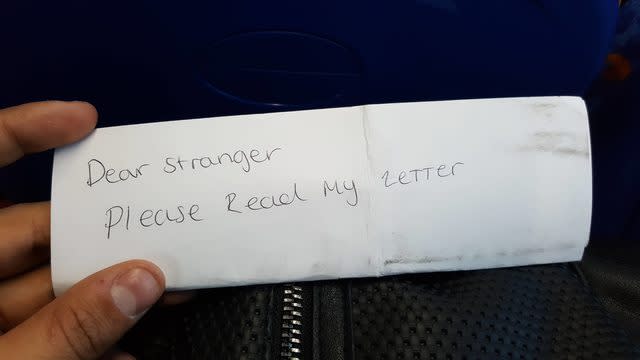 Dieser Brief wurde in einem Bus gefunden. (Bild: Reddit / crlxzzz)