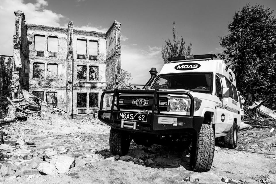 A MOAS vehicle MOAS sits in front of a destroyed building in Ukraine during Russia's full-scale war against Ukraine, date unknown. (Courtesy MOAS)