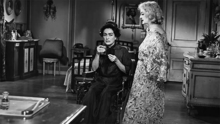 Una escena de ¿Qué fue de Baby Jane?, la película que en 1962 la unió a su eterna rival, Bette Davis