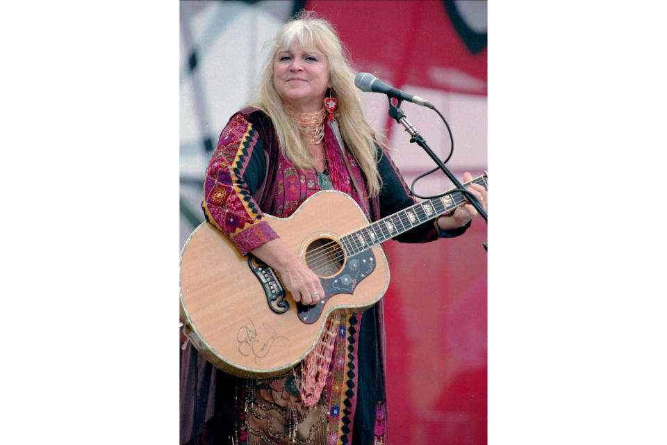 FILE - Melanie Safka opens the second day of the "A Day In The Garden" festival on Aug. 15, 1988, in Bethel, N.Y. Melanie, a singer-songwriter behind 1970s hits including “Brand New Key,” has died. Melanie's publicist tells The Associated Press that she died Tuesday, Jan. 23, 2024. She was 76. Born Melanie Safka, the singer rose through the New York folk scene and was one of only three solo women to perform at Woodstock. Her hits included “Lay Down” and “Look What They've Done to My Song Ma.” (AP Photo/Ken Bizzigotti, File)