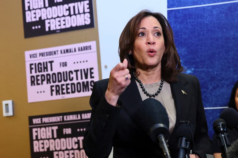 La vicepresidenta estadounidense Kamala Harris durante una visita a la clínica de derechos reproductivos Planned Parenthood, el 14 de marzo de 2024, en St. Paul, Minnesota