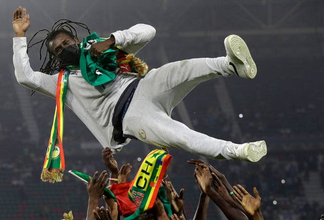 Senegal’s players celebrate with head coach Aliou Cisse