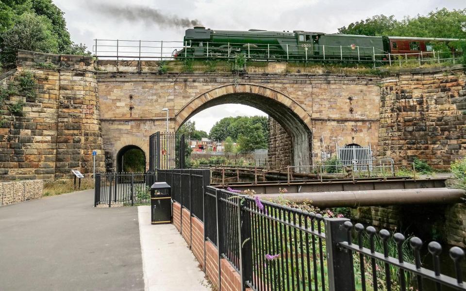 The Flying Scotsman on Skerne Bridge - Peter Giroux/Friends of the S&DR