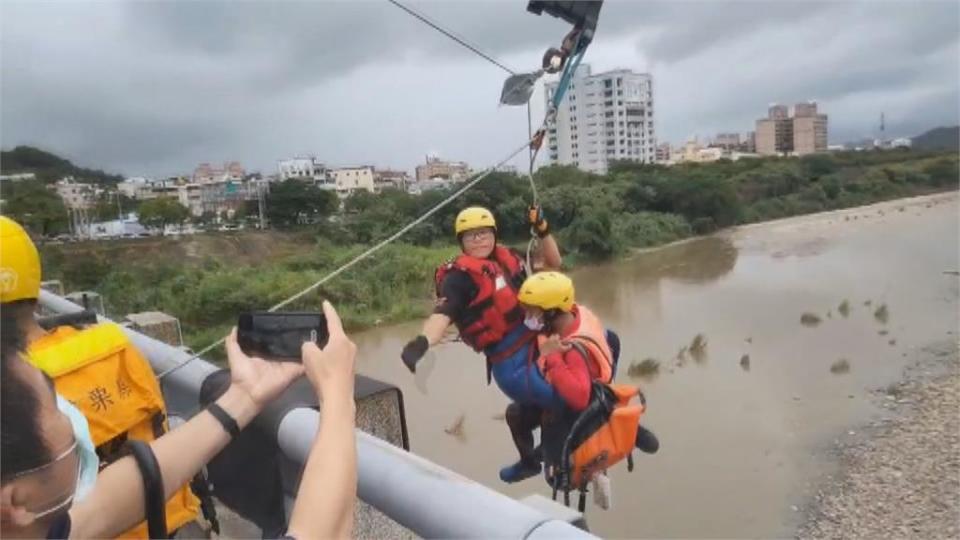 颱風天釣魚　苗栗釣客被沖走　岸巡+空拍機持續搜救