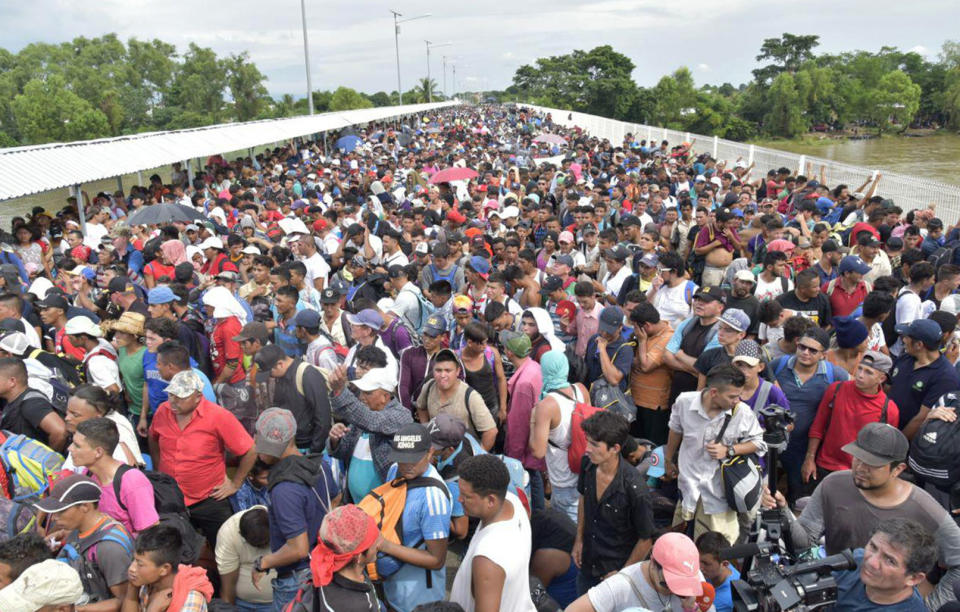 FOTOS | Así rompieron los migrantes el cerco fronterizo para entrar a México