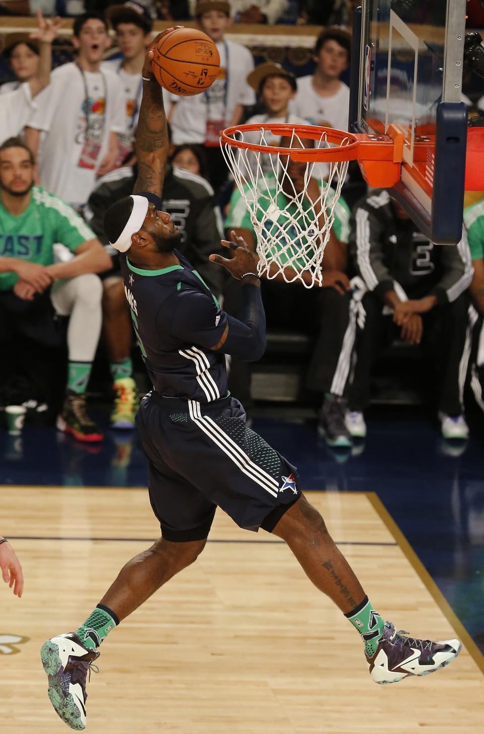 East Team's LeBron James, of the Miami Heat (6) dunks the ball against the West Team during the NBA All Star basketball game, Sunday, Feb. 16, 2014, in New Orleans. (AP Photo/Bill Haber)