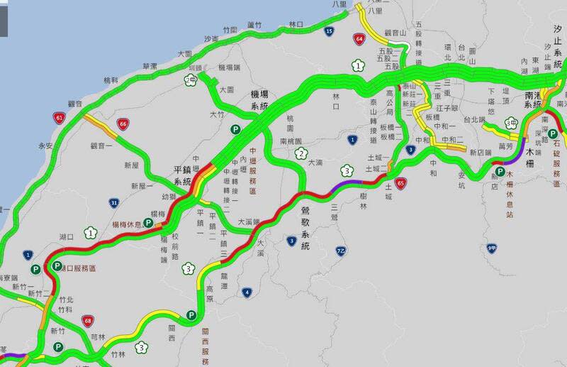 4天端午連假第一天一早國道就有多處路段車多壅塞，部分路段甚至紫爆。   圖：取自高速公路1968即時路況