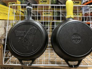 A social media user recently shared on Twitter that she found “cast iron pans” featuring Taiwan’s map for sale at Costco in Taiwan, causing quite a stir among other social media users. (Screenshot from @trickytaipei<br>/Twitter)