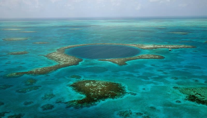 Imagen de referencia: Gran Agujero Azul de Belice (Wikimedia Commons)