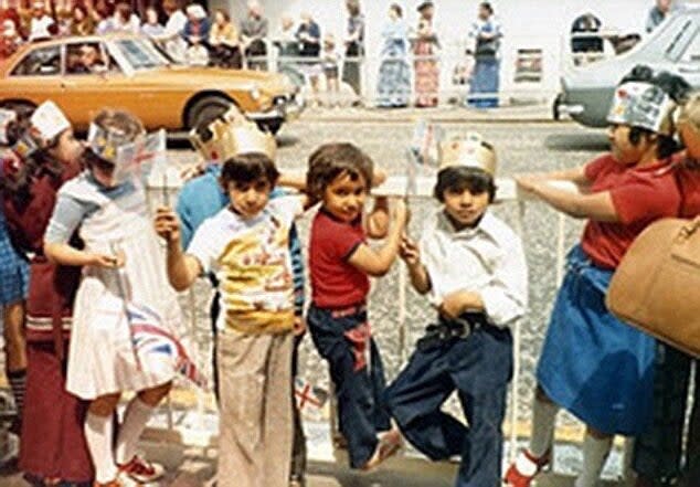 Sadiq Khan, aged six, with his siblings celebrating the Silver Jubilee on the streets of Tooting in 1977 (Sadiq Khan/Twitter)