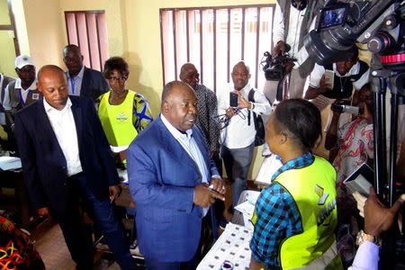 Gabon's President Ali Bongo Ondimba votes during the presidential election in Libreville, Gabon, August 27, 2016. REUTERS/Gerauds Wilfried Obangome