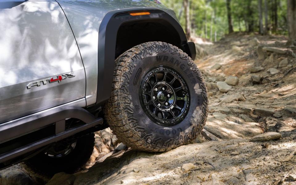 2024 GMC Canyon AT4X AEV Edition Gets the BigTire Treatment