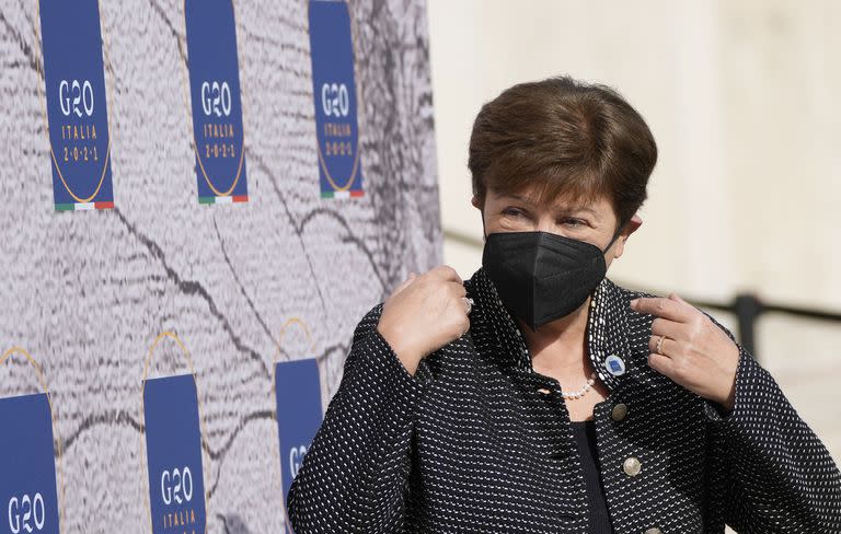 La presidenta del Fondo Monetario Internacional, Kristalina Georgieva, llega para una reunión de los ministros de finanzas y salud del G20