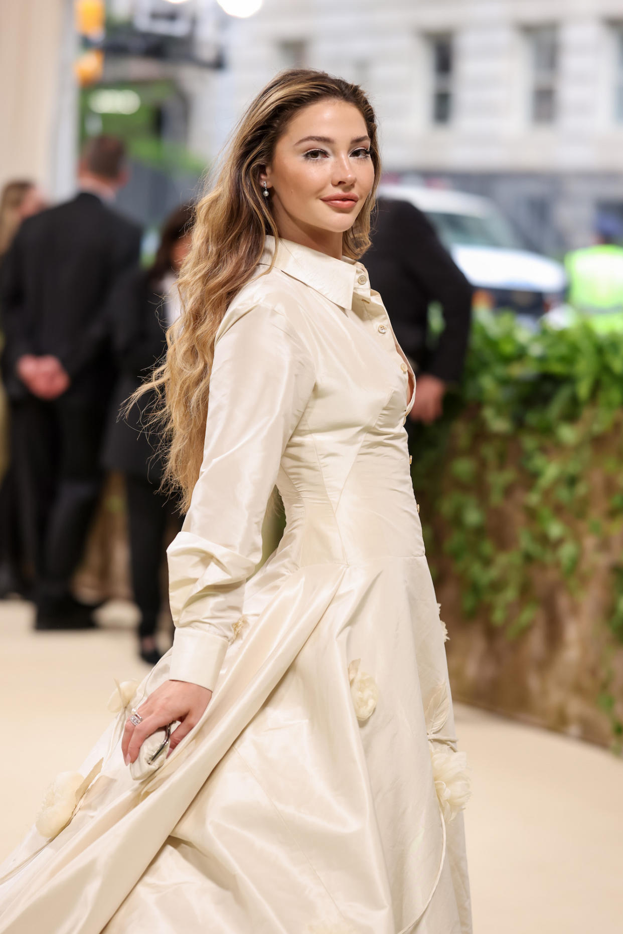 Madelyn Cline Walks 2024 Met Gala Red Carpet Without Pete Davidson Amid