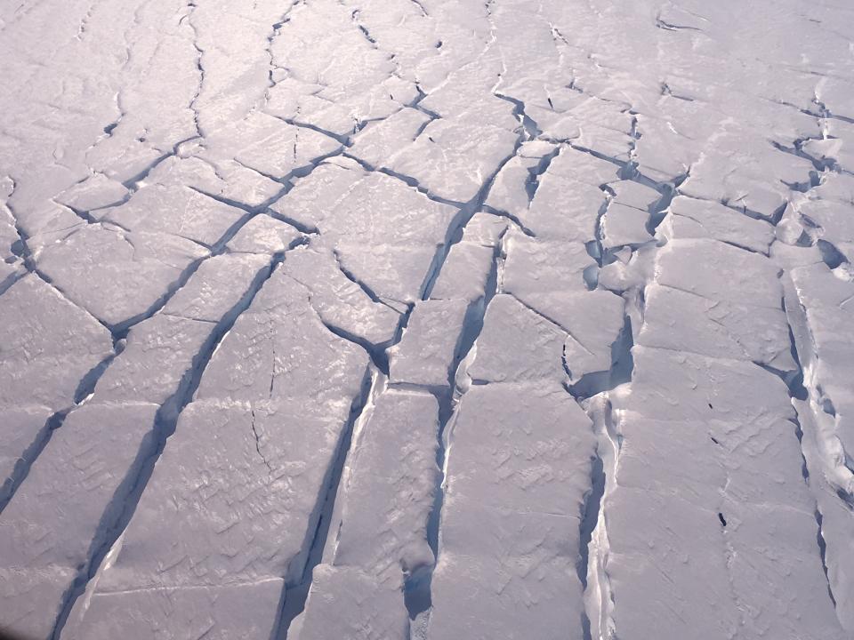 Cracks in Thwaites Glacier in 2020.<span class="copyright">Icefin/ITGC/Schmidt</span>
