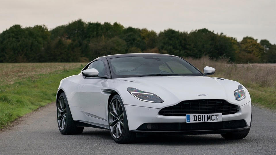 Aston Martin DB11 V8車型搭載著4.0升雙渦輪缸內直噴引擎，有著510匹馬力、68.8公斤米鈕力，售價1,038萬。（圖片來源/ Aston Martin）