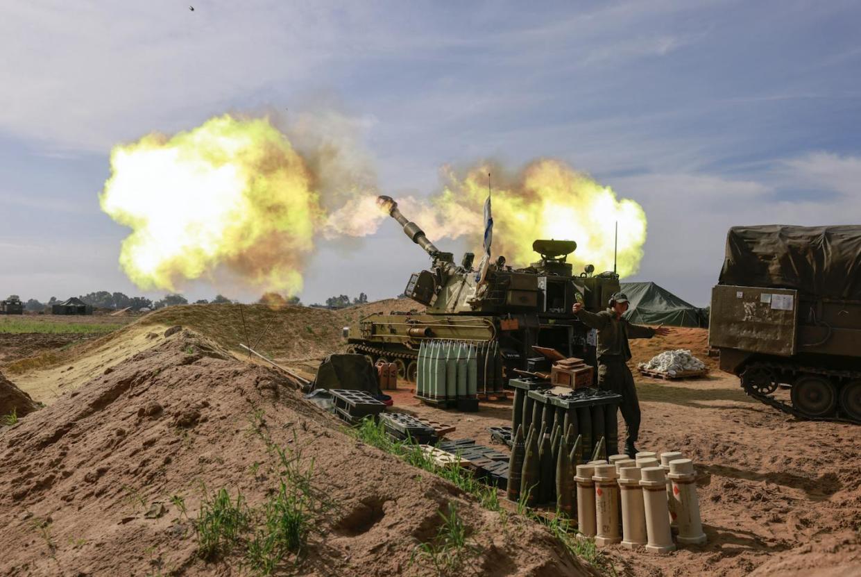 Israeli artillery fires toward Gaza. <a href="https://www.gettyimages.com/detail/news-photo/picture-taken-in-southern-israel-near-the-border-with-the-news-photo/1861492342" rel="nofollow noopener" target="_blank" data-ylk="slk:Menahem Kahana/AFP via Getty Images;elm:context_link;itc:0;sec:content-canvas" class="link ">Menahem Kahana/AFP via Getty Images</a>