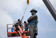 <p>MAY 19, 2017 – Workers prepare to take down the statue of former Confederate general Robert E. Lee, which stands over 100 feet tall, in Lee Circle in New Orleans. Mississippi Rep. Karl Oliver of Winona apologized for saying Louisiana leaders should be lynched for removing Confederate monuments, only after his comment sparked broad condemnation in both states. The post was made after three Confederate monuments and a monument to white supremacy were removed in New Orleans. (Photo: Gerald Herbert/AP) </p>