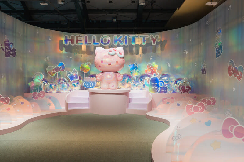 台灣旅遊｜HELLO KITTY50週年紀念展覽登陸台北！即睇7大互動展區、超巨型打卡位、玉桂狗+布甸狗都現身！