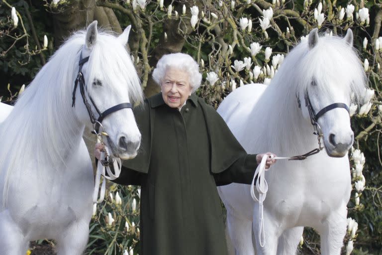 Una imagen de la reina Isabel II difundida por The Royal Windsor Horse Show con motivo de su 96° cumpleaños.