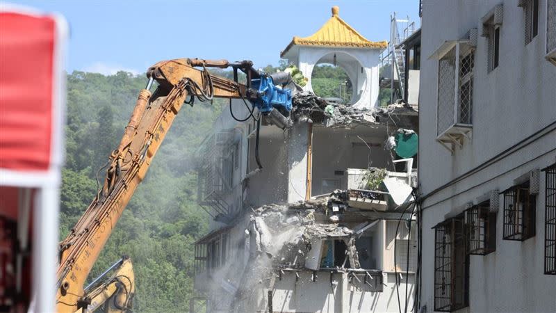 「基泰大直」鄰損案，25戶塌陷民宅拆除，28日晚間首次舉辦都更說明（圖／記者邱榮吉攝影）