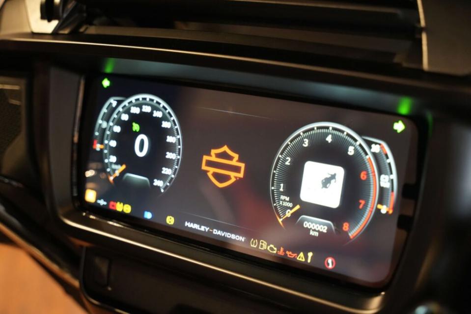 兩車皆配置 12.3 吋全彩 TFT 觸控螢幕，並植入全新Skyline OS娛樂操作系統，操作便利。(圖片提供：太古鼎翰)