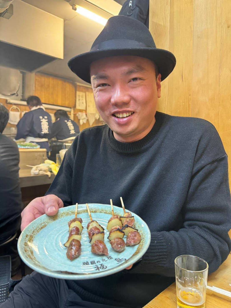 北海道行程中，陳布朗幾乎每晚都要去居酒屋「探訪」，作為經營餐廳的參考。（圖／陳布朗提供）