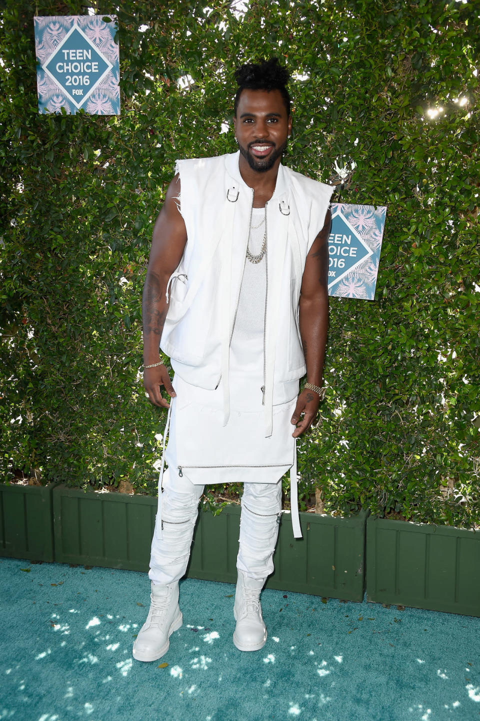 Jason Derulo in layers of white 