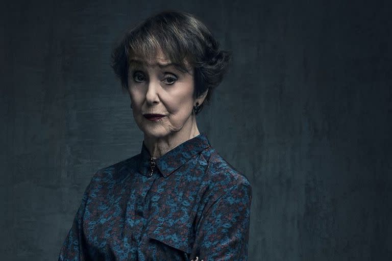 Una Stubbs como Mrs. Hudson, en Sherlock