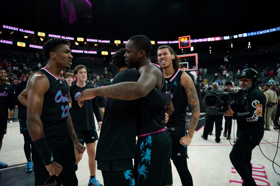 Florida Atlantic celebrates after defeating Arizona in overtime of an NCAA college basketball game Saturday, Dec. 23, 2023, in Las Vegas. (AP Photo/Lucas Peltier)