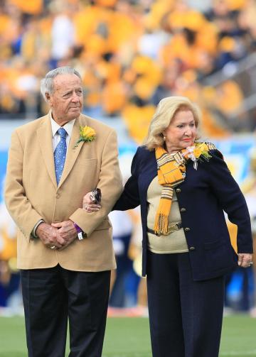 Bobby Bowden, left, with his wife, Ann, on Oct. 4, 2014. (AP)