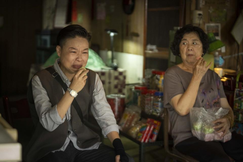 黃舒湄（左）及滿嬌姨（右）的母女和解戲，讓黃舒湄淚流不止。（圖／華視、LINE TV提供）