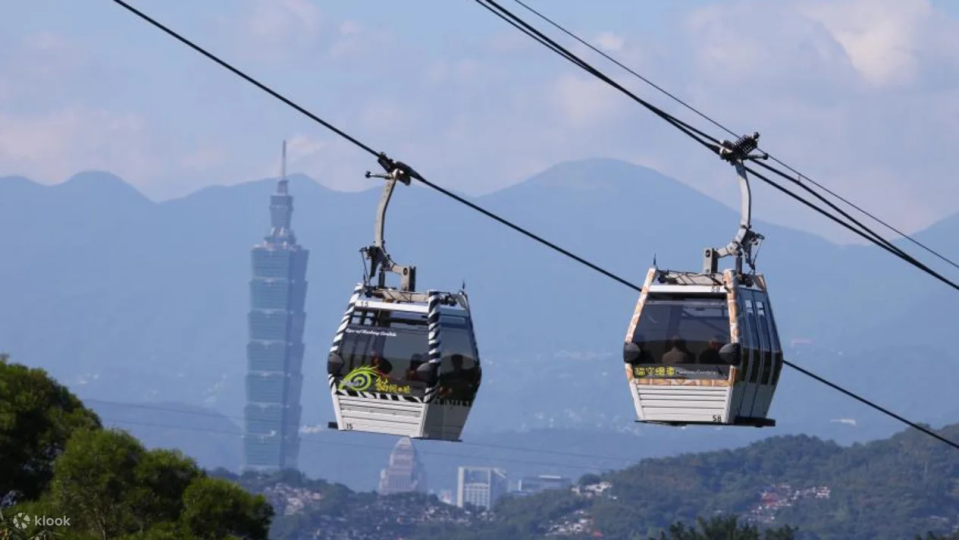 打卡完《模仿犯》的拍攝場景老泉街隧道後，可順道前往附近搭乘貓空纜車一覽台北市美景。（Klook提供）