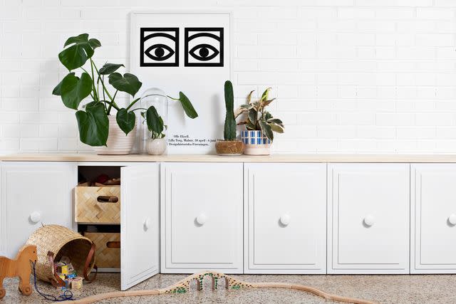 <p><a href="https://abeautifulmess.com/ikea-restyle-modern-hollywood-regency-credenza/" data-component="link" data-source="inlineLink" data-type="externalLink" data-ordinal="1">A Beautiful Mess</a></p>