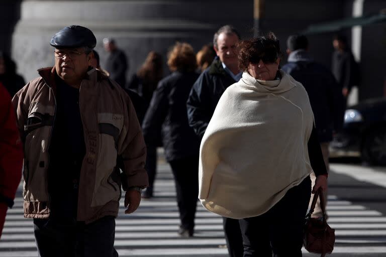 Un frente frío que ingresó desde el sur está generando bajas temperaturas en la Ciudad y la Provincia