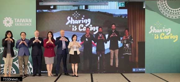 經濟部國際貿易局舉行臺紐跨國連線記者會，台灣精品點亮毛利部落。