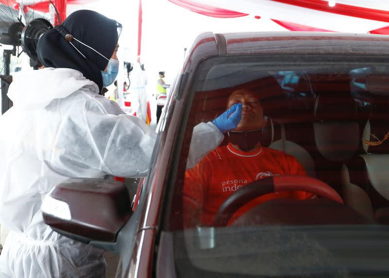 Travellers return to the capital city after Eid al-Fitr festival amid the COVID-19 pandemic