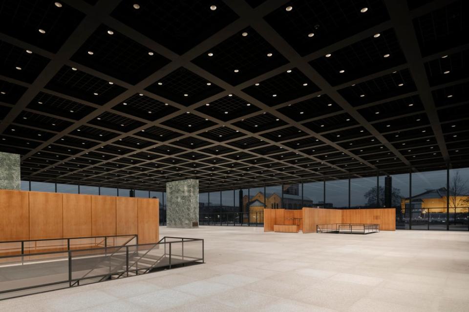 Neue Nationalgalerie refurbishment – the exhibition hall at night time (Simon Menges)