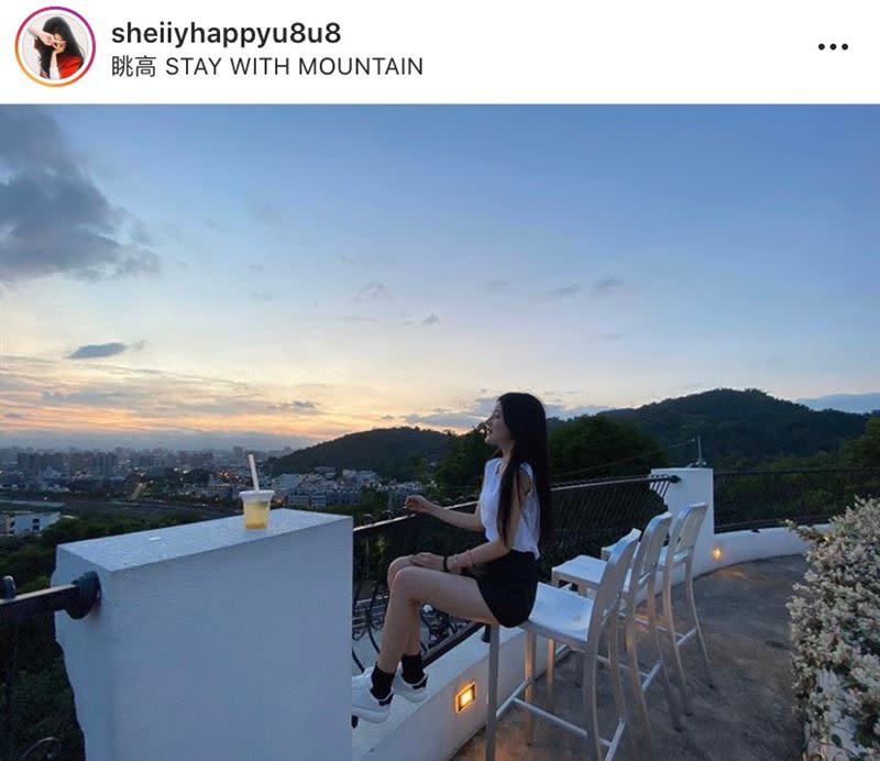 不少客人都會選擇坐在外頭，享受傍晚夕陽漸漸落下的美景。（圖／IG：sheiiyhappyu8u8 授權提供）