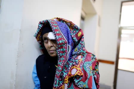 A woman cancer patient waits at a cancer treatment center in Sanaa, Yemen, February 11, 2017. REUTERS/Khaled Abdullah