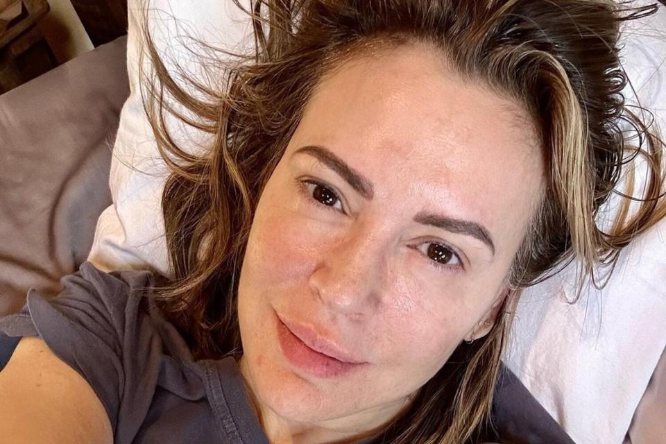 Alyssa Milano Celebrates 50 With Make Up Free Selfie This Is 50 No